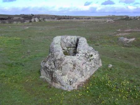 Imagen TUMBAS PREHISTÓTRICAS: FINCAS CABEZA ARAYA, EL VAQUERIL Y EL BARRIAL.